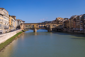 Obraz premium Sunny view on the Arno River and Ponte Vecchio in Florence, Italy