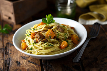 Pumpkin beef pasta with parsley sauce