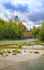 Müllersches Volksbad München mit Inseln in der Isar