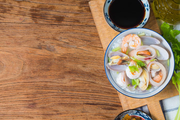 Nutritious and delicious seafood porridge，Rice shrimp scallop porridge