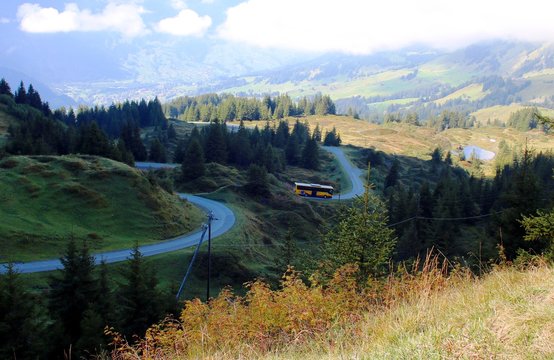 unterwegs mit dem Schweizer Postbus