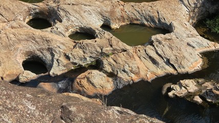Córrego de pedras