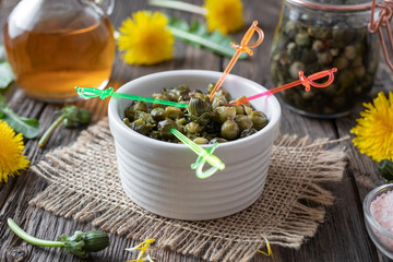 False capers made from young dandelion buds