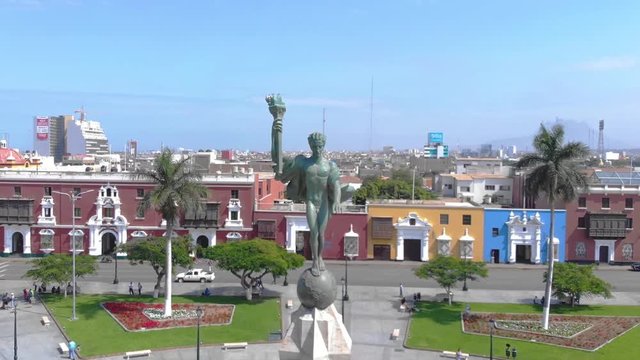 Trujillo Peru statue La Libertad in 4k travelling