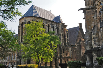 Fototapeta na wymiar Reims, la cattedrale di Notre-Dame - Francia 