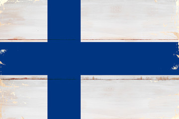 Flaga Finlandii malowana na starej desce.