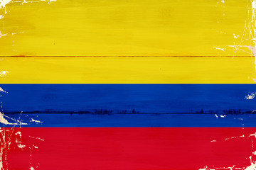 Flaga Kolumbii malowana na starej desce. - obrazy, fototapety, plakaty