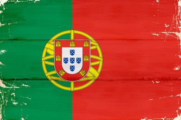 Flaga Portugalii malowana na starej desce. © Edwardkarczmarski