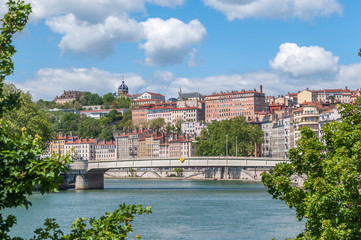 Fototapeta premium Vue générale des quais de Saône à Lyon