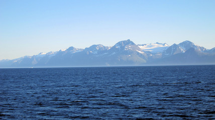 Fototapeta na wymiar Berge und Meer