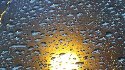 gotas de agua en cristales 