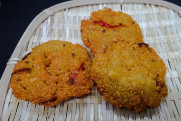 Vada (Vadai, Vadei) is a traditional South indians food. this Hot and spicy fritters are perfect as snacks and are hugely popular among malaysians