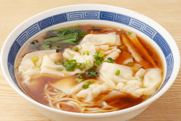 ワンタン麺