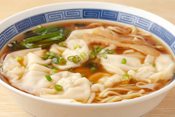 ワンタン麺