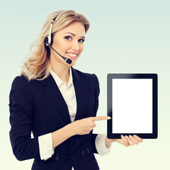 Photo of support phone operator showing blank no-name tablet pc monitor