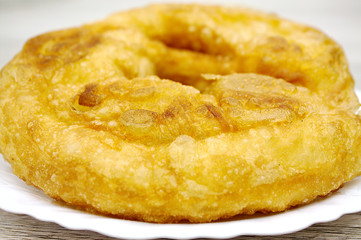 Frittierte Blätterteig Gebäck aus dem Osten. Nahaufnamme.