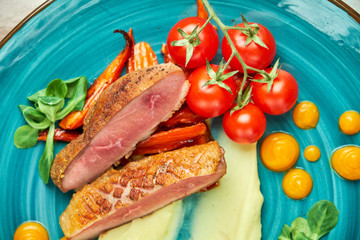 Fried meat with shredded potatoes and tomatoes 