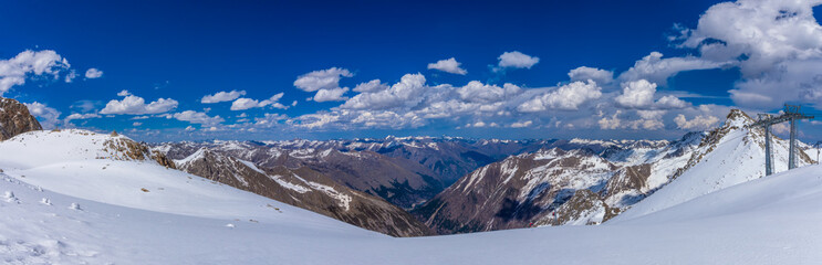 Fototapeta premium Beautiful landscape snow mountain view of Dagu Glacier National park ,Chengdu, China