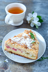 Rhabarber-Kuchen mit Streuseln