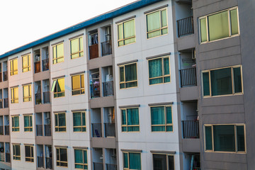Obraz premium Condominium block city building sunset sky