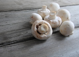 champignons on a wooden table