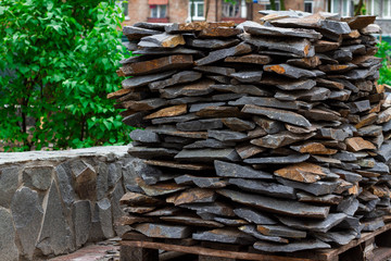 Pallet facing stone for the construction of fences and sidewalks. Stone fragments for interior and exterior decoration. Natural stone for construction.