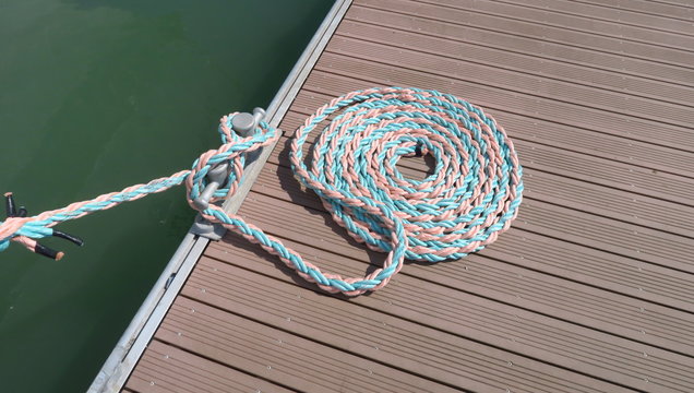 rouleau de cordage sur un ponton