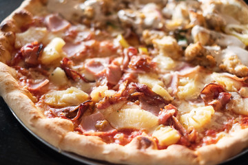 closeup pizza hawaiian