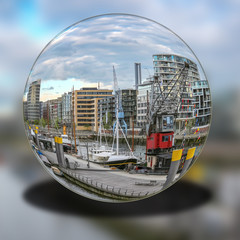 Glaskugel - Blick in die Hamburger Hafencity