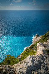 Cliffs and torquoise waters near Shipwreck Cove