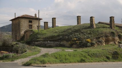 Fototapeta na wymiar Torres de respiración de las antiguas viviendas y bodegas en Briñas, La Rioja, España