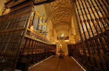 Coro y órgano del Monasterio de Yuso en San Millán de la Cogolla, La Rioja, España.