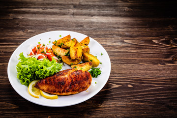Grilled chicken fillet and vegetables