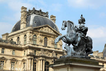 Fototapeta na wymiar Louvre Museum and equestrian statues of Louis XIV