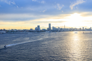 スカイウォークから見た横浜港を照らす夕日