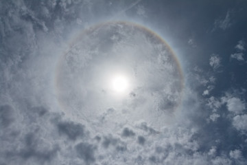 sun halo phenomenon, circular rainbow around the sun