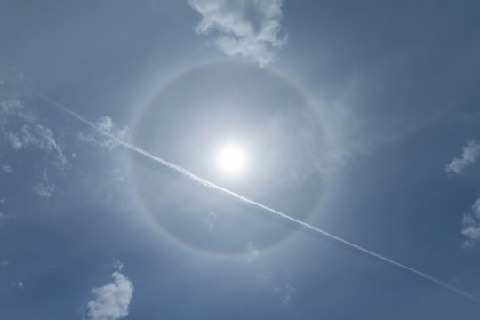 Sun halo phenomenon, circular rainbow around the sun