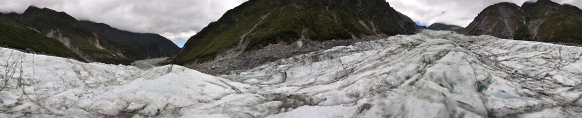 Fototapeta na wymiar Panorama of Fox Glacier in New Zealand 