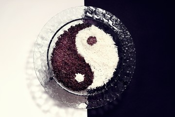 Yin Yang of black and white rice, flatlay