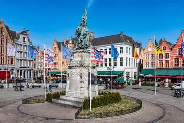 Foto auf Glas Historischer Marktplatz in Brügge - Belgien © Knipsersiggi