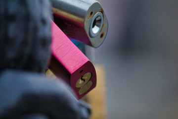 locks in neuf bridge