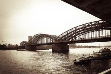 Brücke über dem Rhein