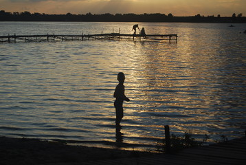 Fototapeta na wymiar Wieczór nad jeziorem