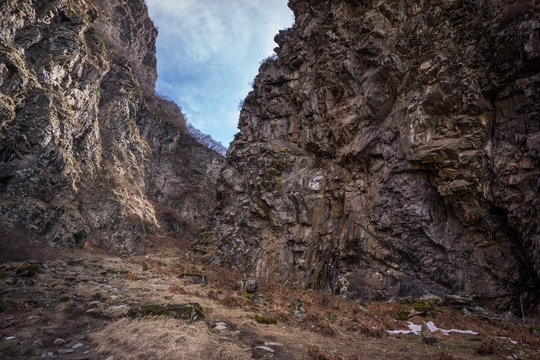 darial gorge in kazbegi