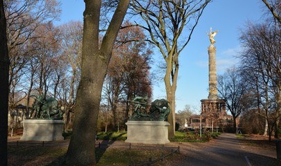 Victory Column, (Siegess&auml;ule) in Great Tiergarten at the big star in Berlin Mitte in beautiful golden evening light from November 28, 2016, Germany