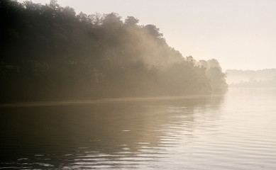 Sunrise on the Tennessee River in Knoxville  - obrazy, fototapety, plakaty
