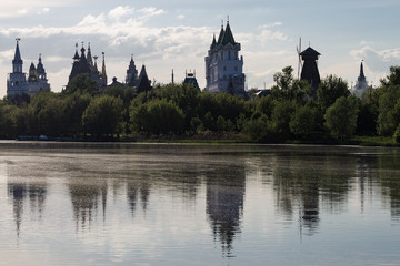 Obraz premium Kremlin near the water in Izmailovo