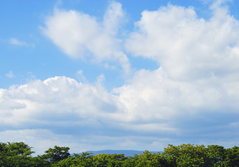 木　山　空　雲　素材