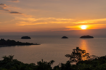Naklejka premium beautiful sunset sea view island seascape at Trad province Eastern of Thailand , Sea of Thailand landscape