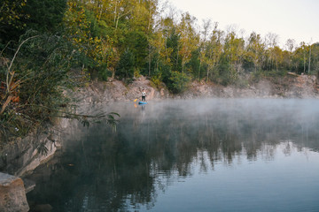 Paddle Boarding at Fort Dickerson Quarry in Knoxville Tennessee - obrazy, fototapety, plakaty